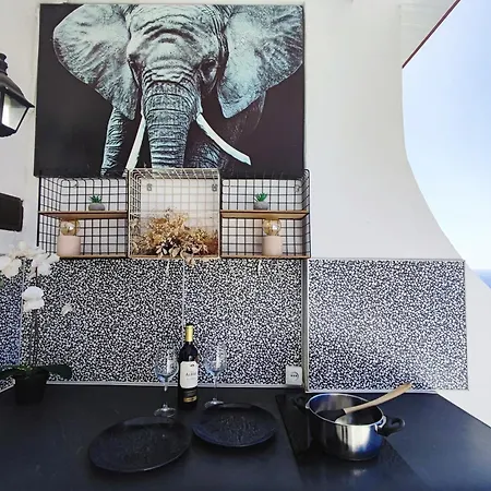 Sunshine Escape With Ocean View アパート アデヘ